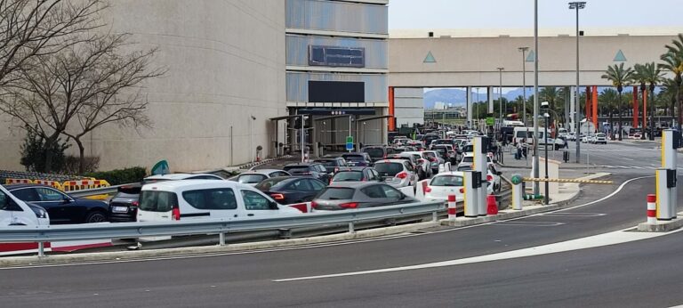 Lee más sobre el artículo Colapso en el acceso al parking express del aeropuerto de Palma en el arranque de Semana Santa